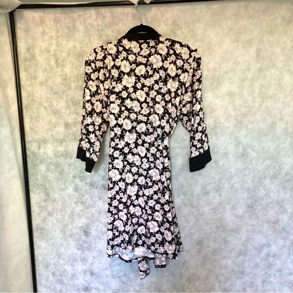 MARILYN MONROE Black with Pink Floral Cherry Blossom Robe with Tie Womens Large - Picture 14 of 16